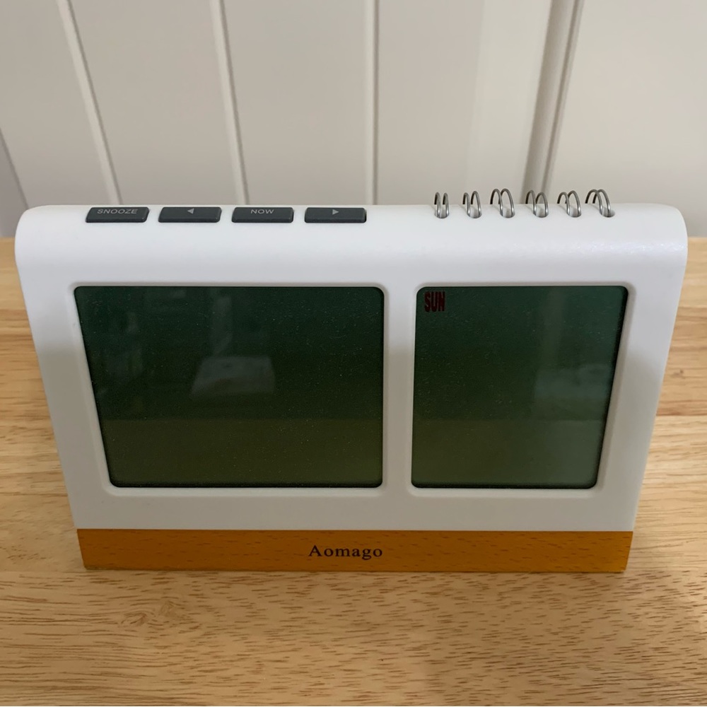 Desk clock - Picture 2 of 5